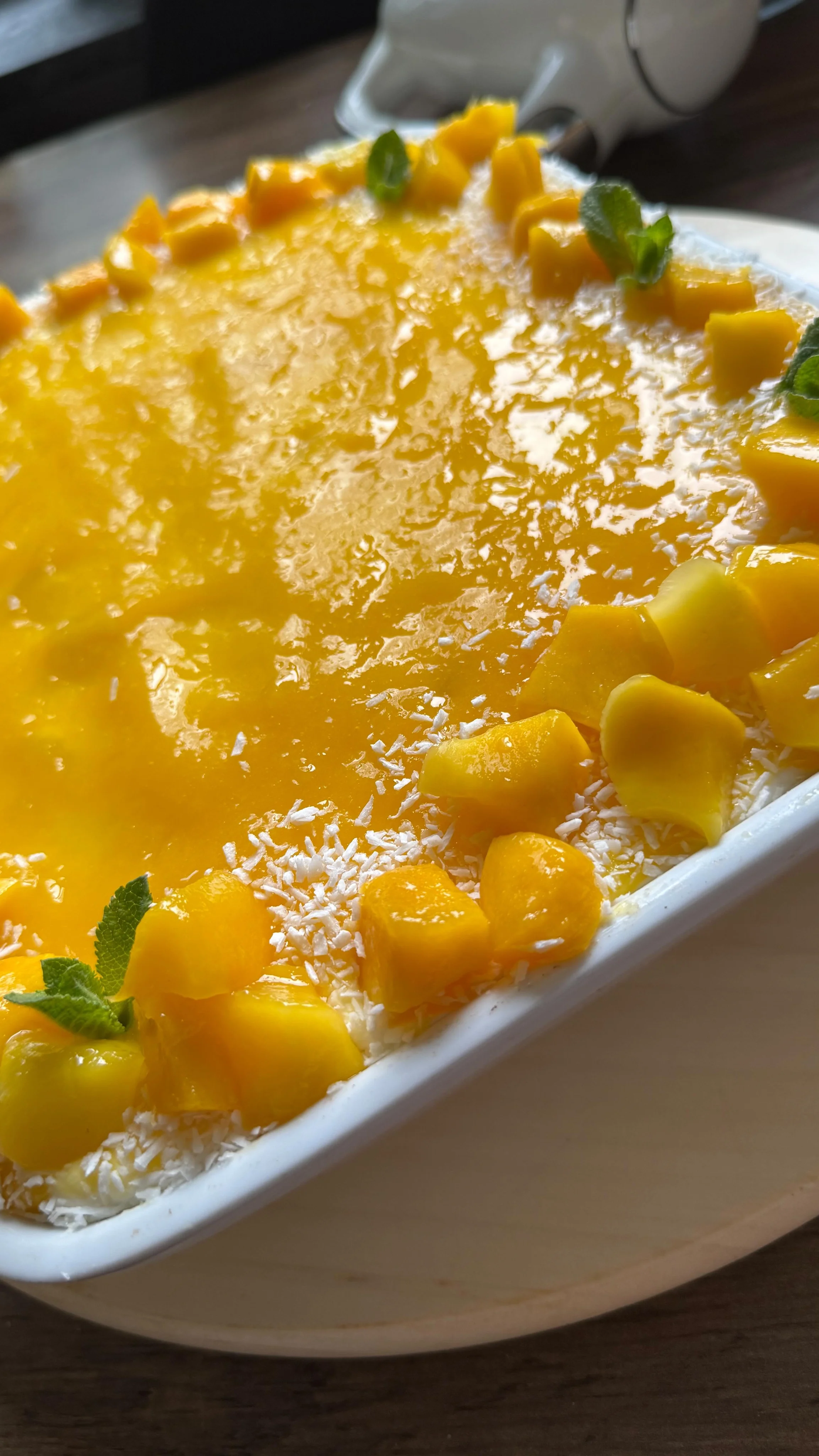 Exotic tiramisu 🥭🥥🌴المقادير ⬇️ : • 300 غ مانغا • 3 معالق كبار سكر...