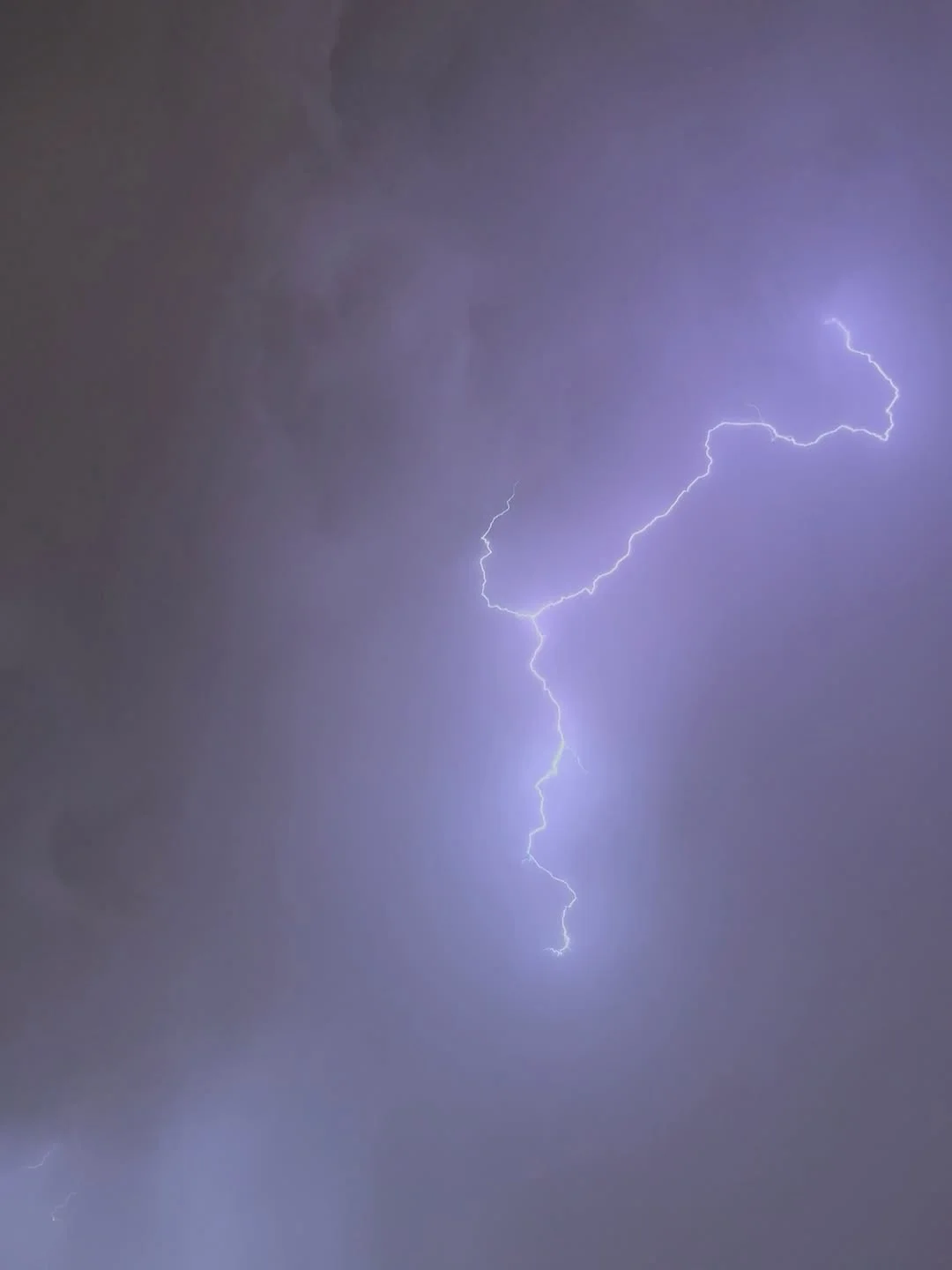 الدوحـة كما لم أراها من قبل 🌧️⚡️