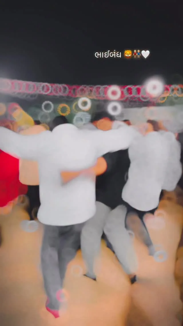 Garba With ભાઈબંધ 🦁🤍👬🏼 . . . #dandiya #navratri #garba #navratris...