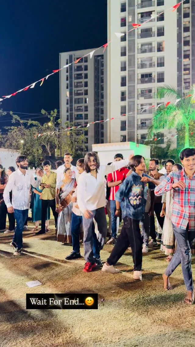 Wait For Public Reaction 😊👏🏻 . . . #dandiya #navratri #garba #navr...