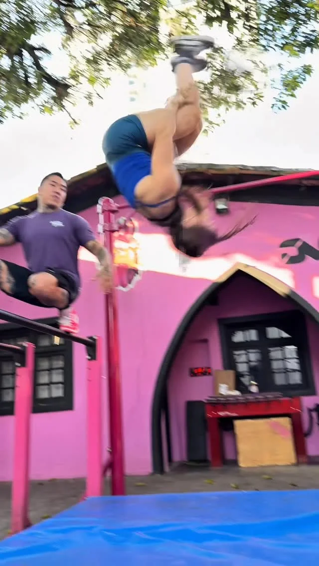 Virando calistênica 😎 . . . #explore #gym #treino #fitness #calistenia