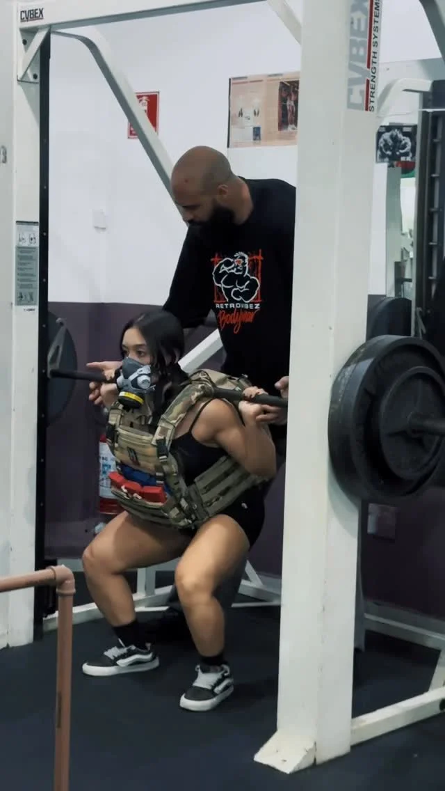 Um pouco do que rolou no treinamento militar com a Amandinha!💪🏼💀 A...