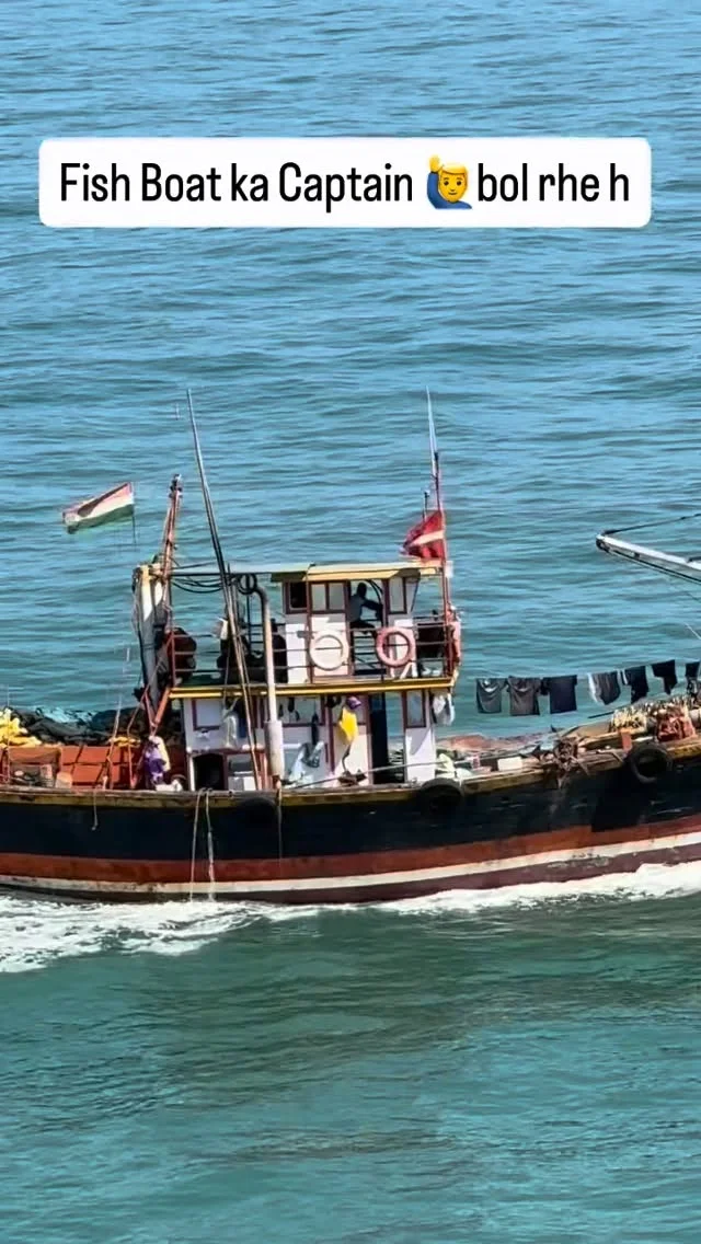 Mumbai Anchor p Fish boat Pass aa gyii🐟🐠🚢 #trend #explore #merchan...