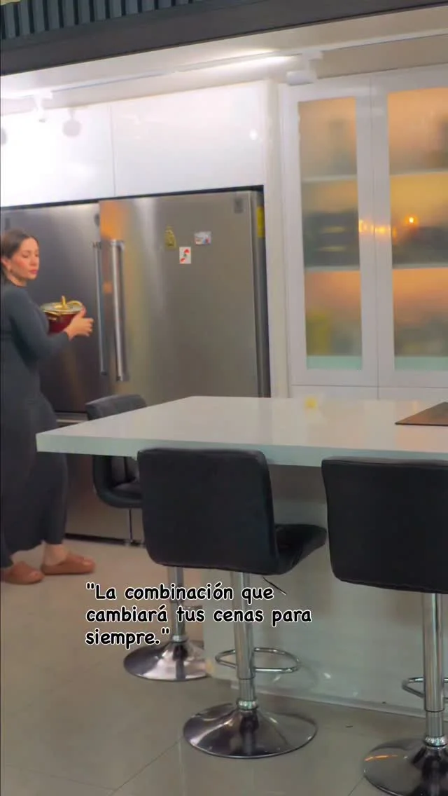 Ingredientes: • La Base Cremosa: Yogur griego natural, ajo triturado,...