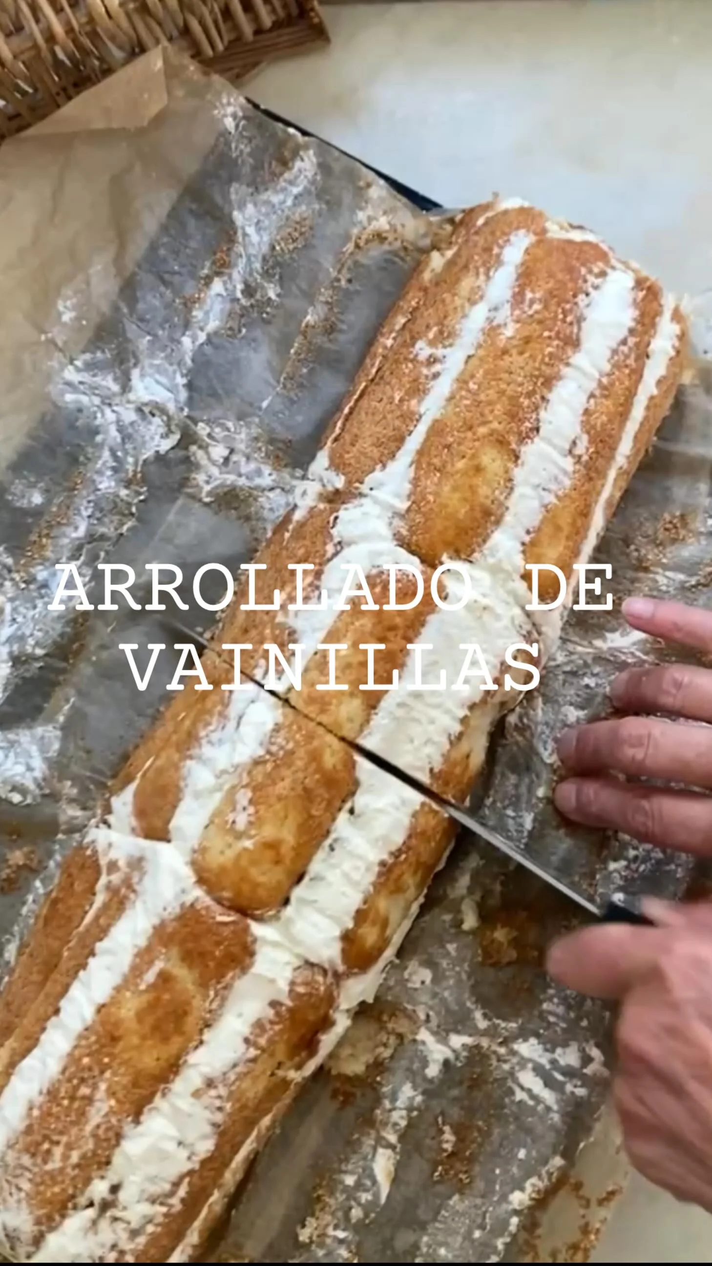 Postre que me salva… arrollado con vainillas, crema, duraznos y ddl !...