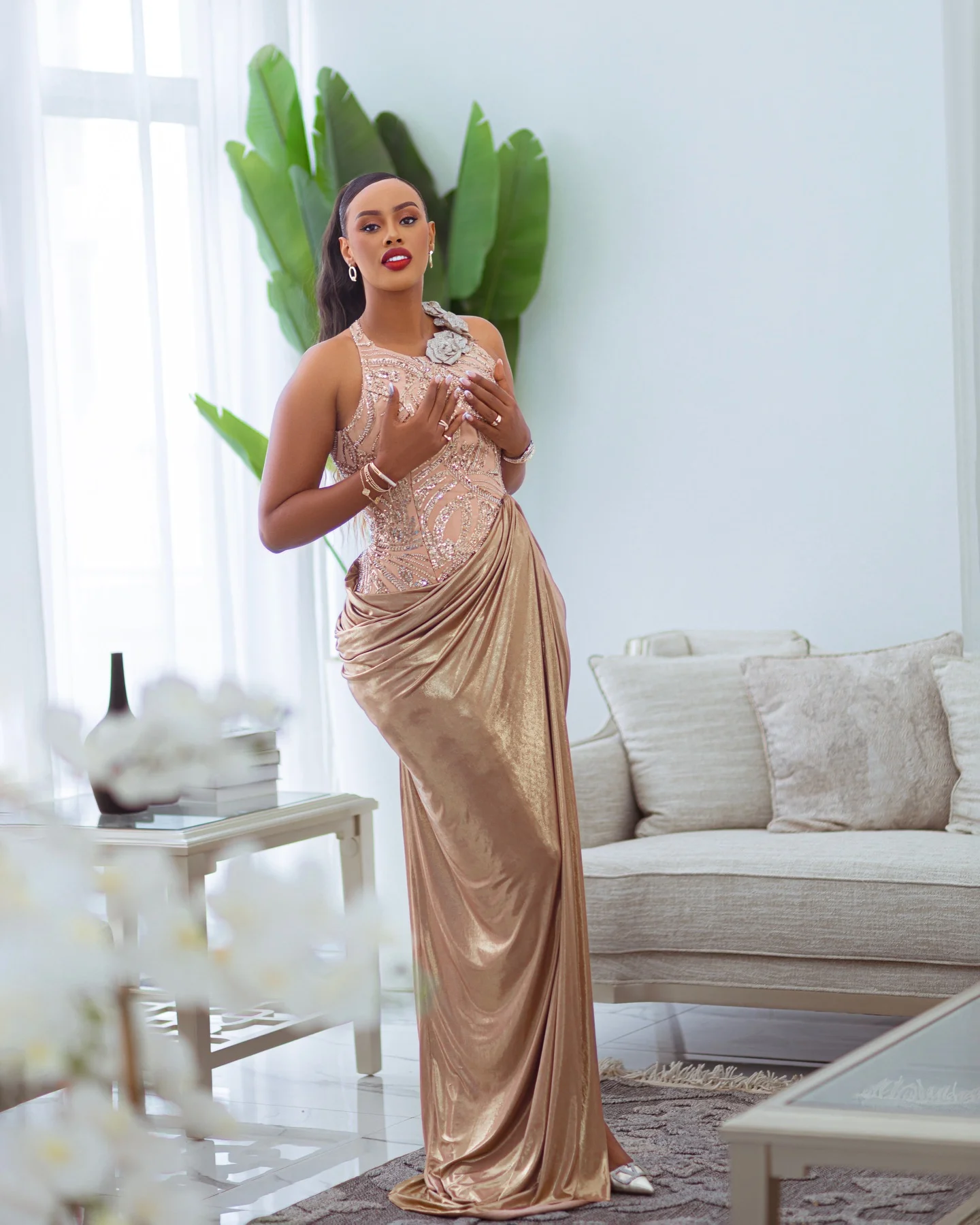 She blooms quietly 🥂