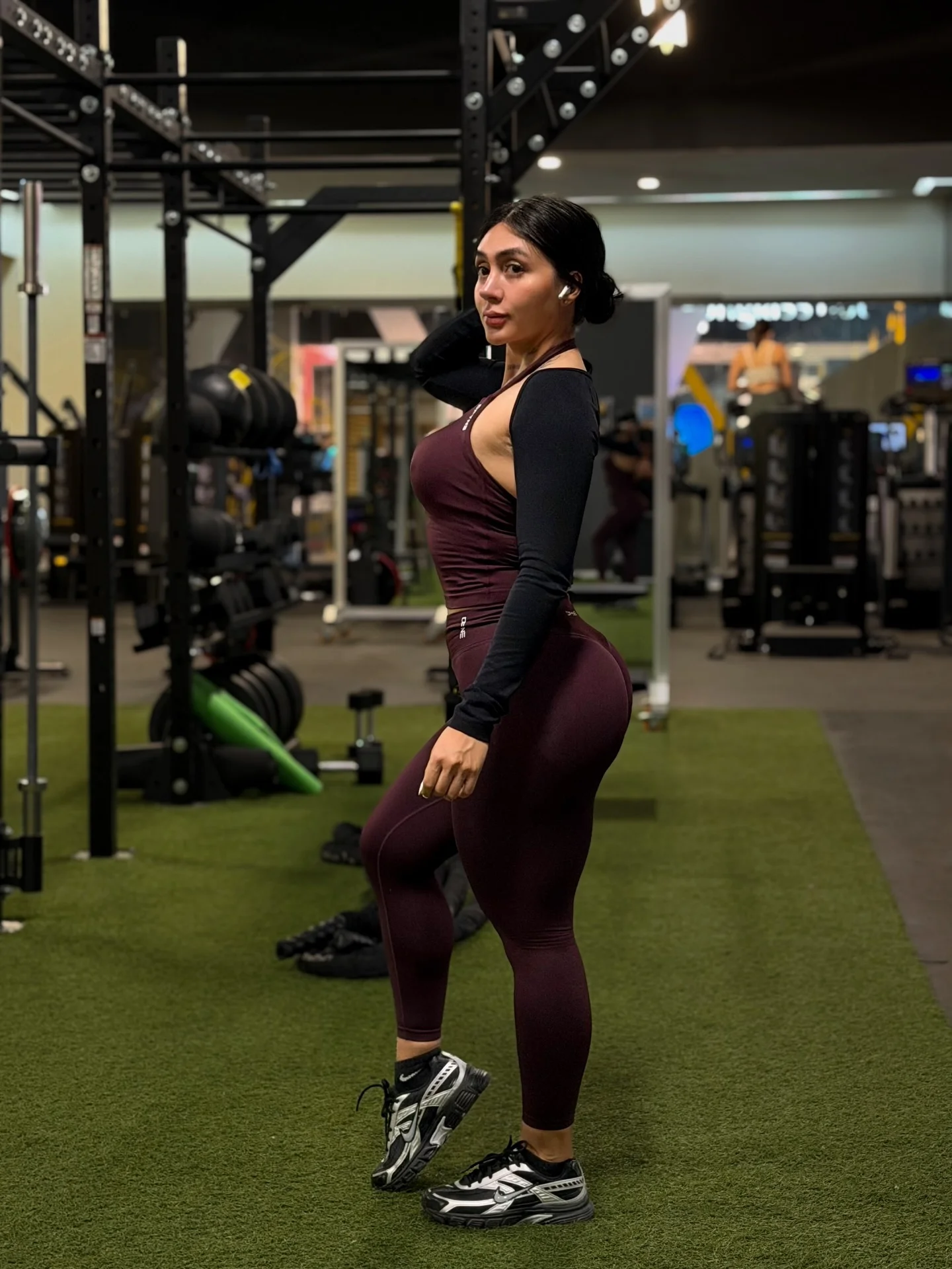 Viernes , y lo empeze con una super rutina de glúteo y tu?🤎🤎🤎