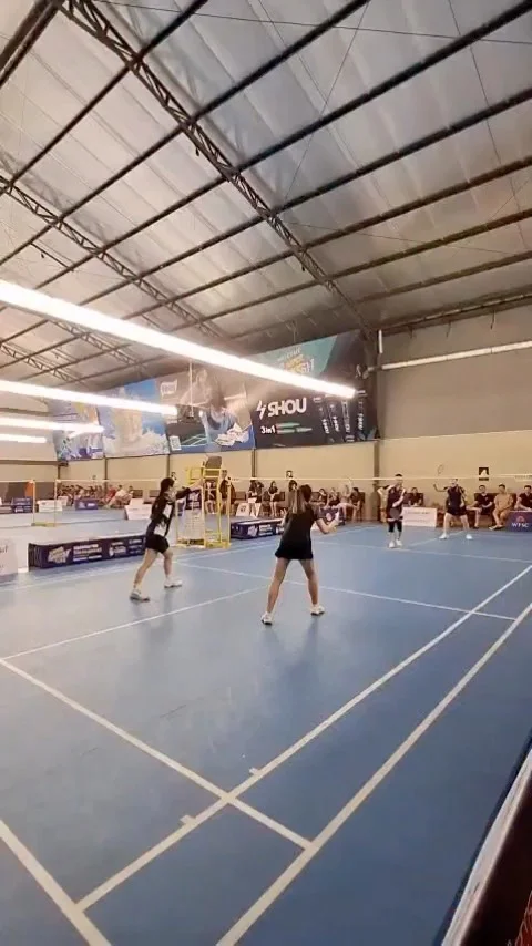 Ini ceritanya aku lagi main Badminton x padel mangkannya muter2 kayak...