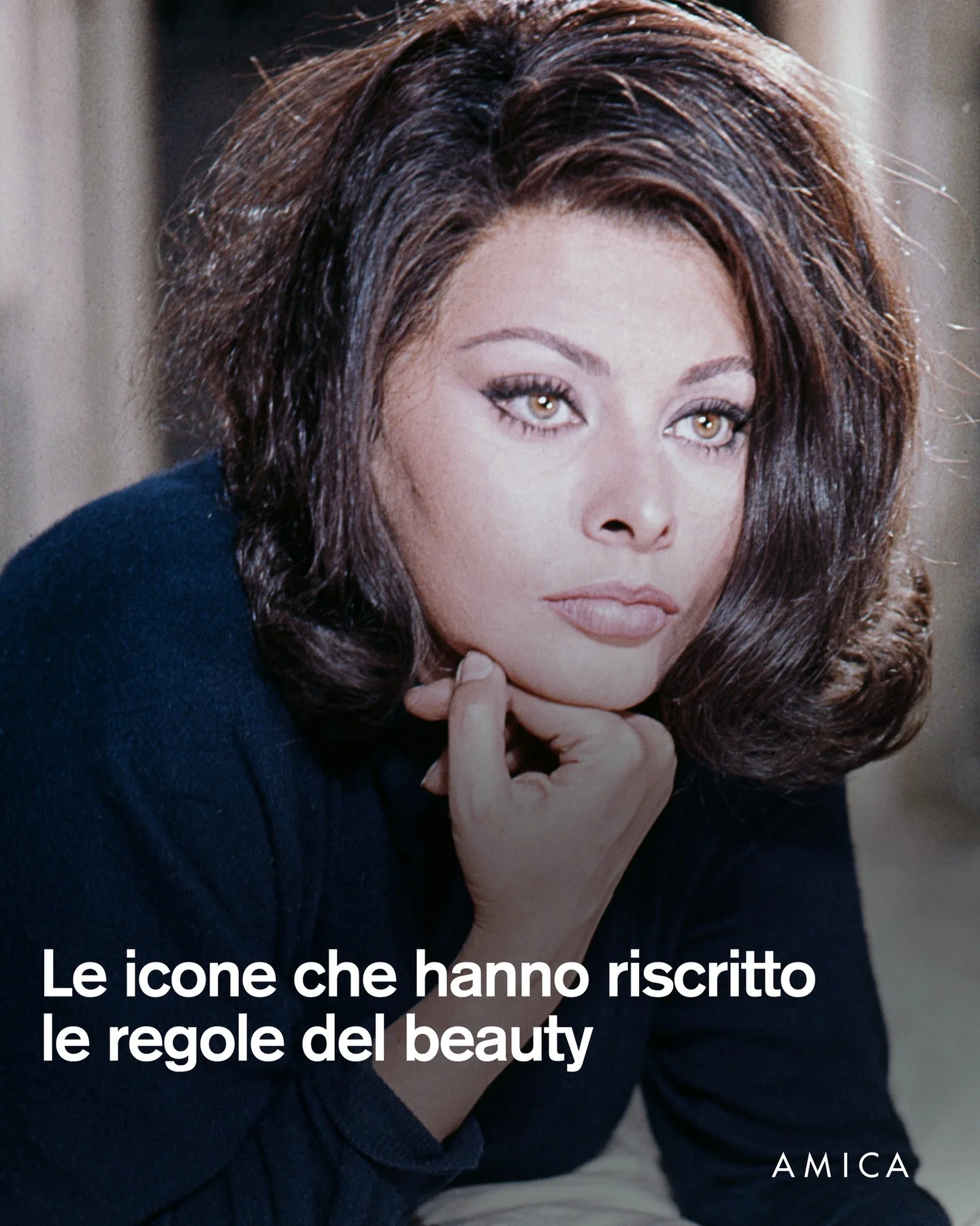 C’è chi segue le tendenze e chi, con un tratto di eyeliner o un rosse...