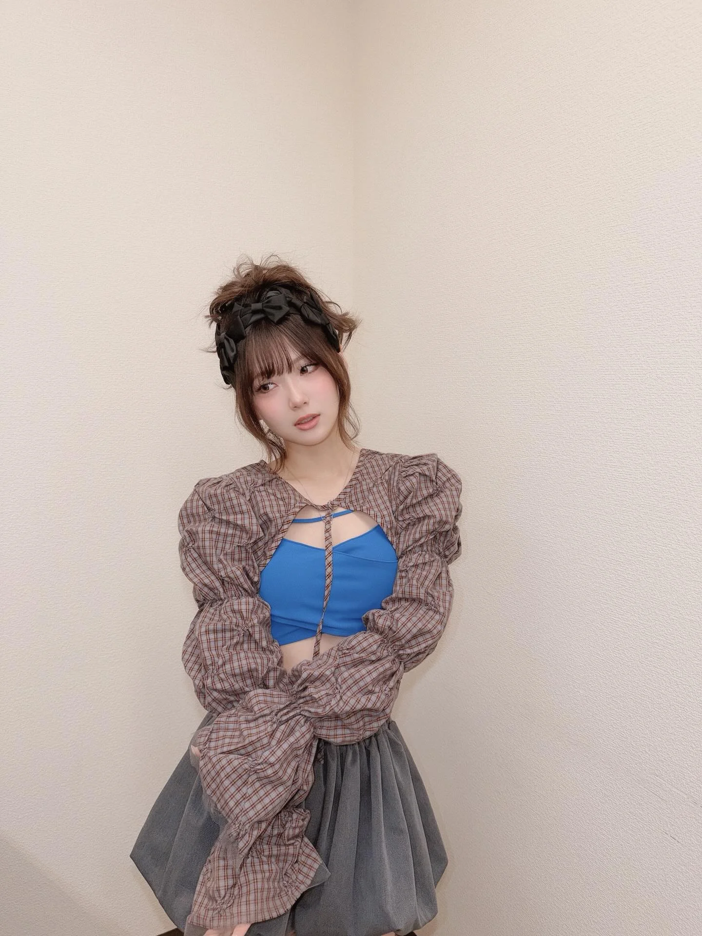 今日は髪の毛アップにしてカチューシャした😋 ヘアアレンジ案欲しいな〜