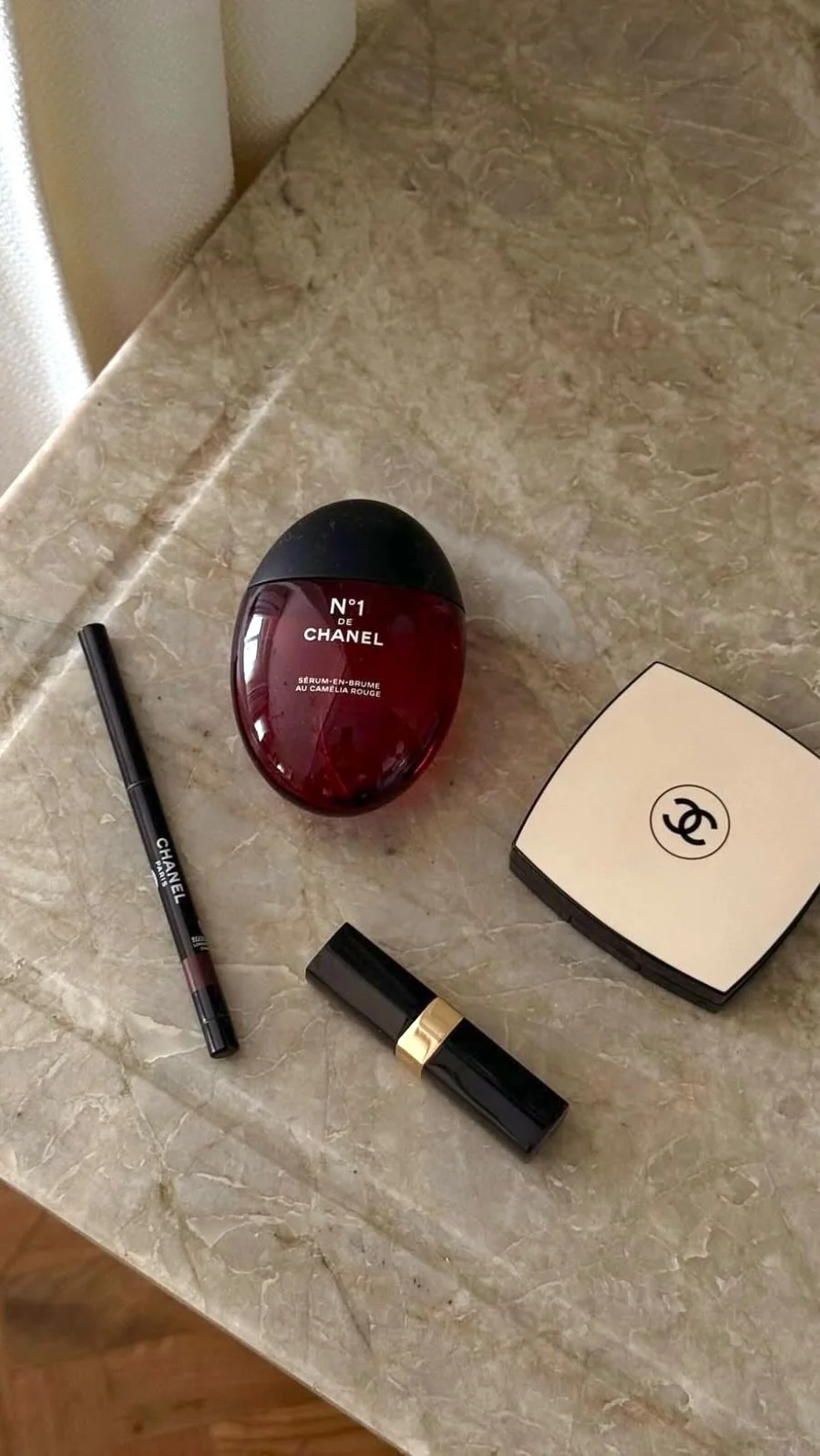 я знаю, что пилот самолёта ошибся и вместо Баку привез меня в Париж,...