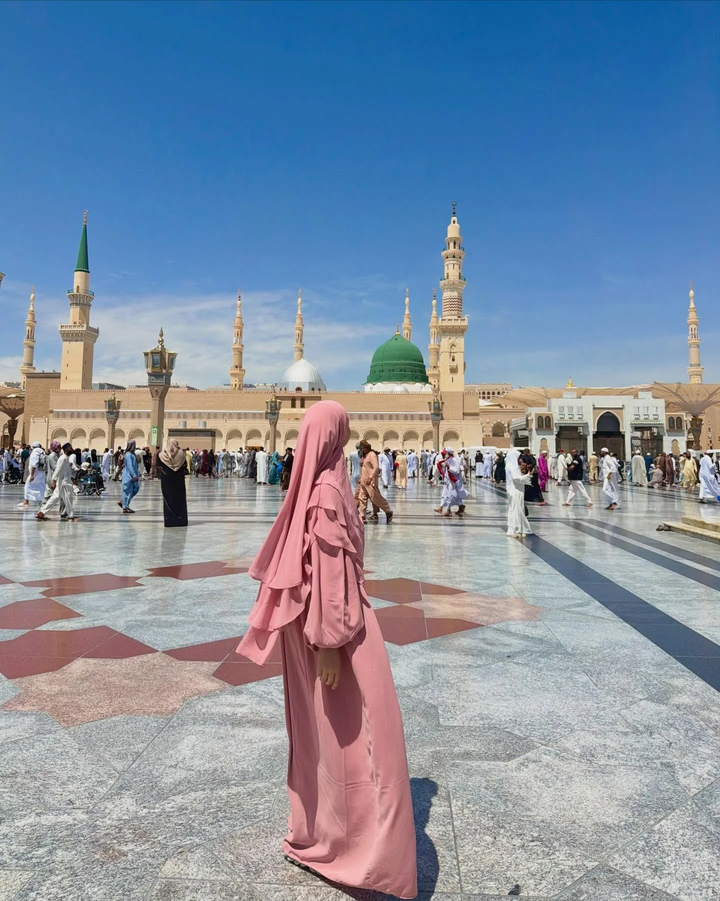 “Sana elveda demiyorum bilakis görüşmek üzere..” ❤️‍🩹🥲 #medina #umr...