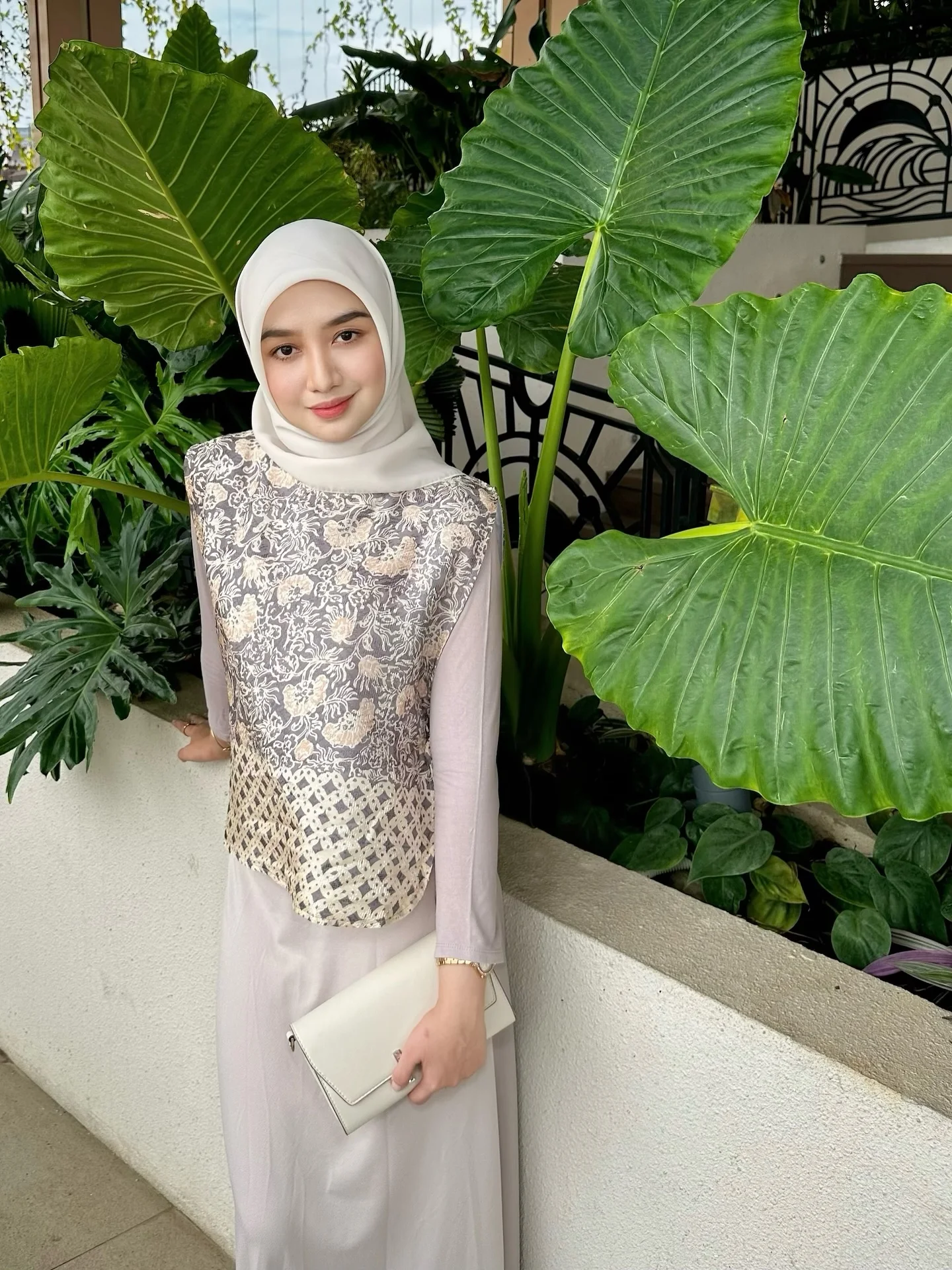 That look said everything 👀 • • • Outer @tanahabangcollection💛