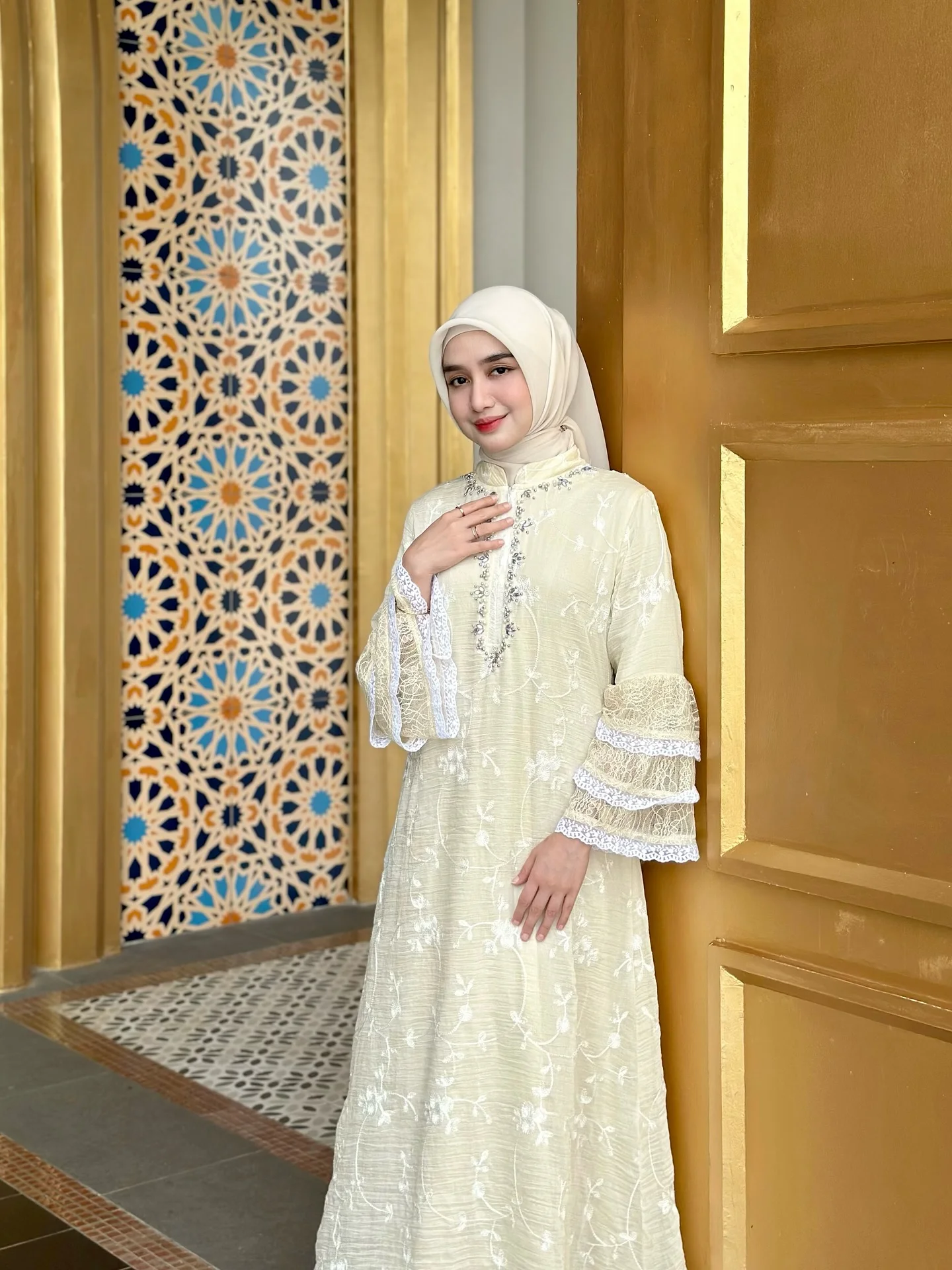 Hope my “yellow butter” dress brightens up ur day✨ • • • Dress @gies_...