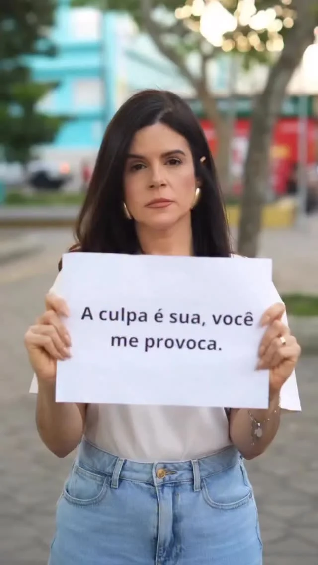 “A culpa é sua, você me provoca.” Essa frase não é amor. É manipulaçã...